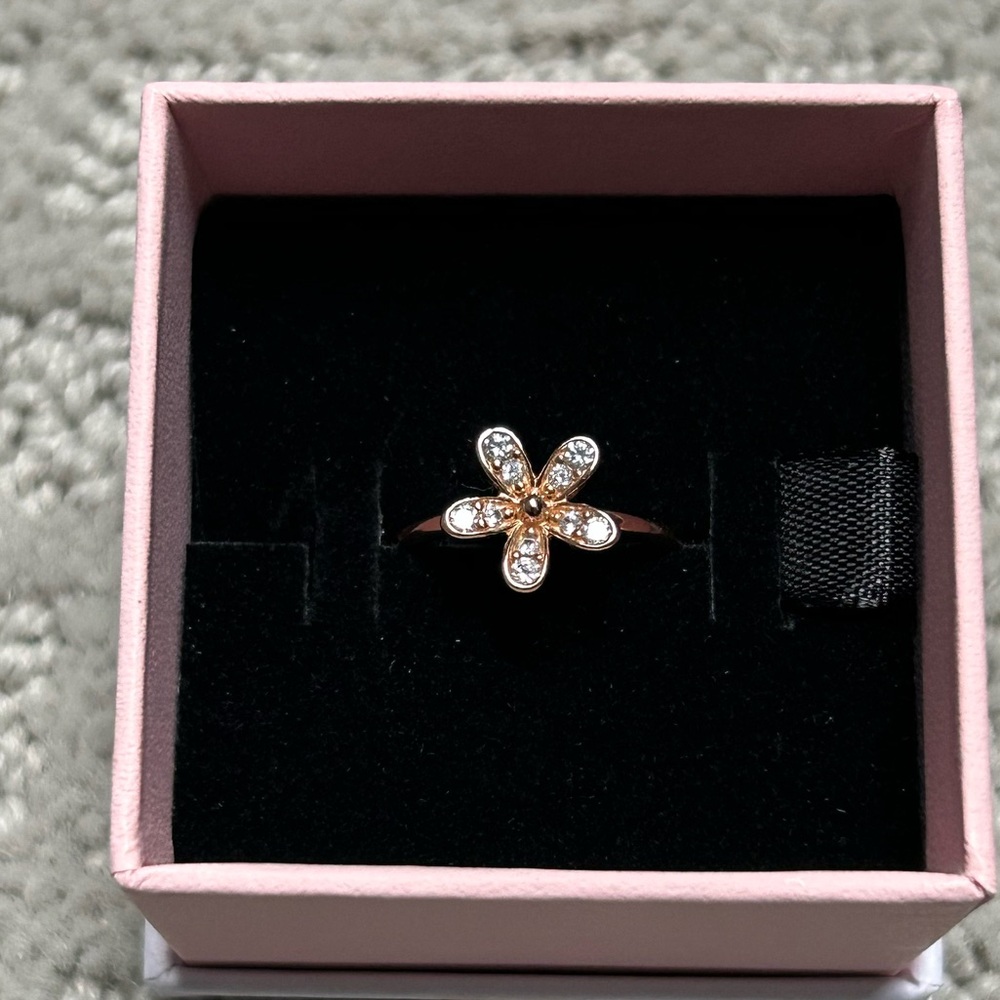 Pandora Rose Dazzling Daisies Ring size 48